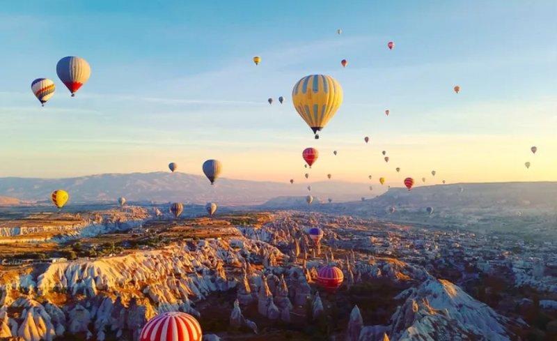 Cappadocia’s Aerial Ballet: Choosing the Perfect Hot Air Balloon Tour